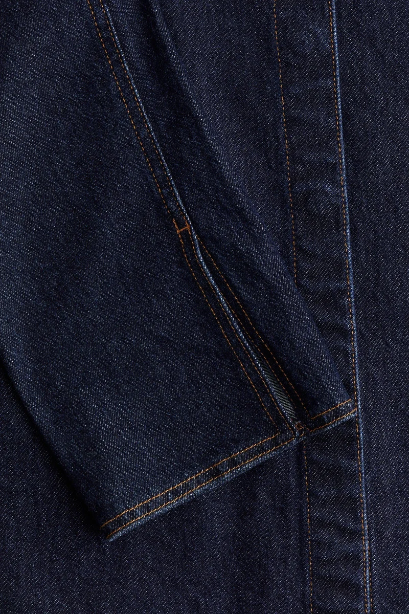 اتش اند ام قميص من الدنيم بخصر محدد